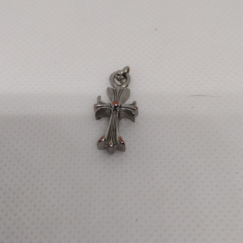 Small Amazon Silver Cross Pendant Necklace